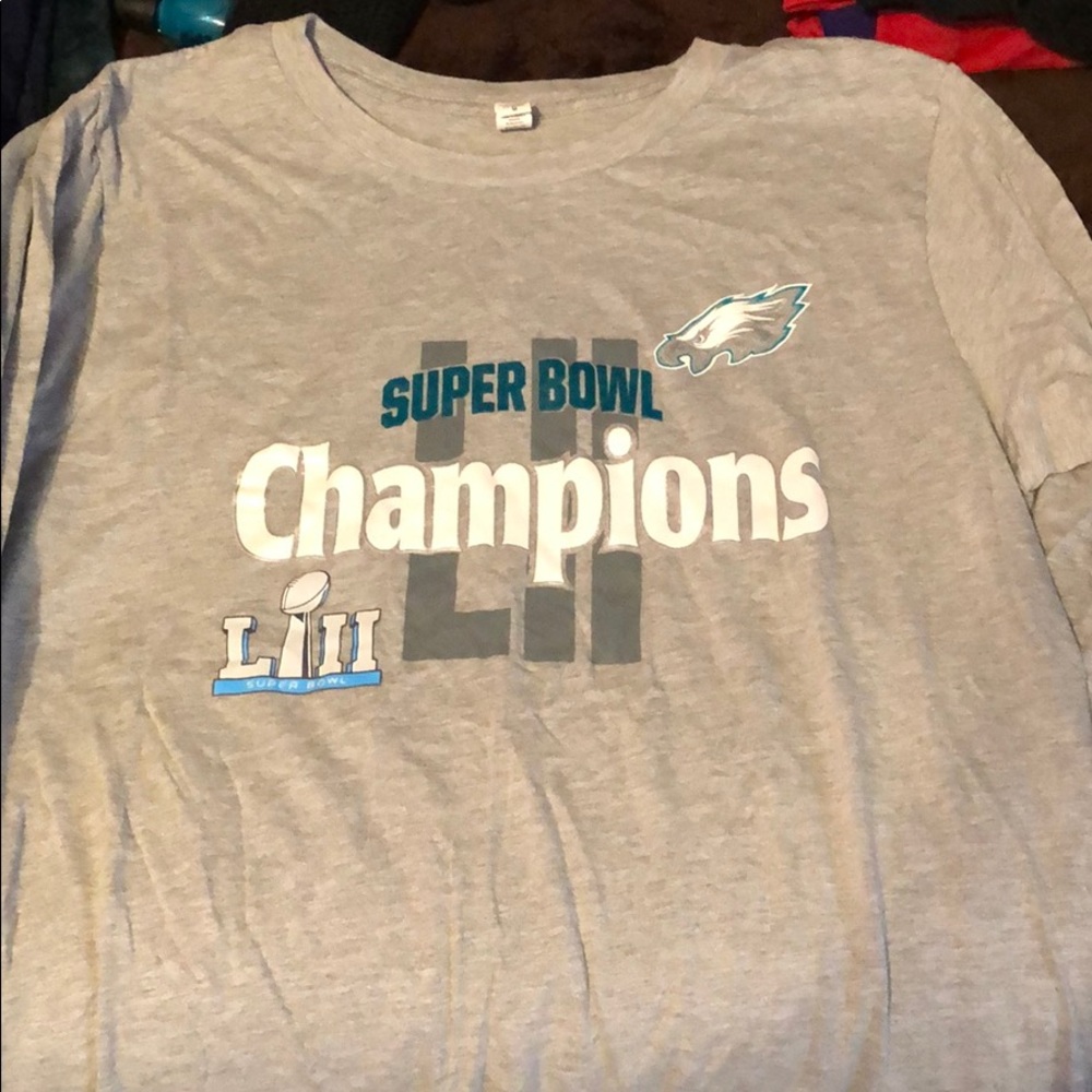Long sleeve t-shirt.